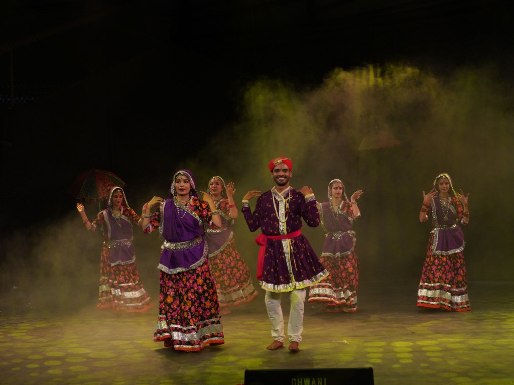पहाड़ी नृत्य केवल कश्मीर के लिए ही नहीं बल्कि पर्यटकों के लिए भी एक आकर्षण का केंद्र है