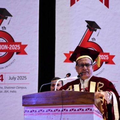 शिवराज ने श्रीनगर में शेर-ए-कश्मीर कृषि विश्वविद्यालय के दीक्षांत समारोह में भाग लिया