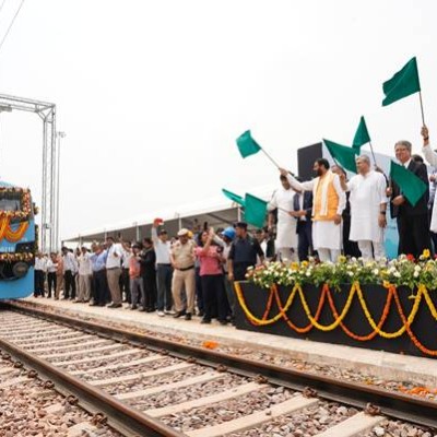 केंद्रीय रेल मंत्री ने मानेसर स्थित मारुति सुजुकी इंडिया लिमिटेड में देश के सबसे बड़े ऑटोमोबाइल गति शक्ति मल्टी-मॉडल कार्गो टर्मिनल का उद्घाटन किया